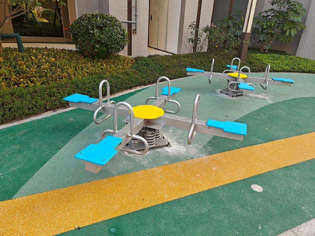 中山遠洋天著架空層小非標,搖馬蹺蹺板健身康體設(shè)施整體完工啦