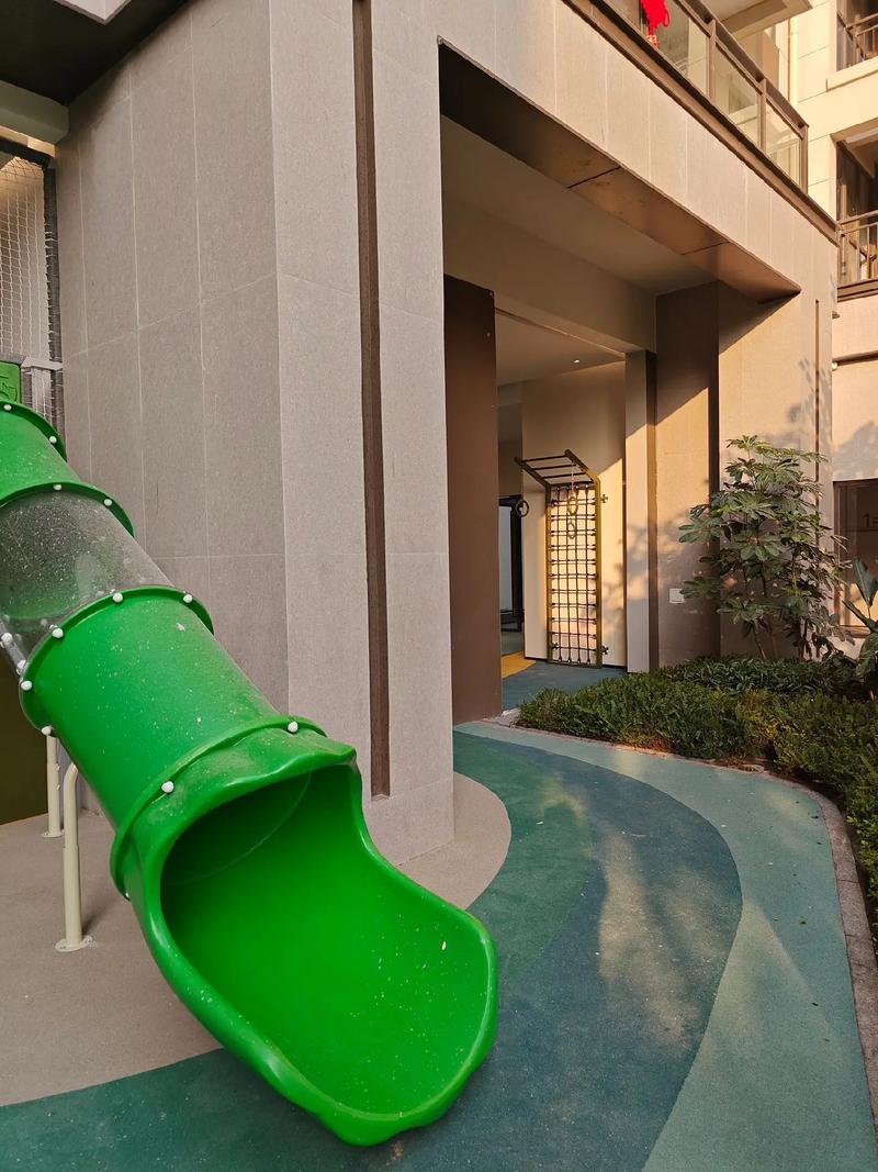 中山遠洋天著架空層小非標(biāo),搖馬蹺蹺板健身康體設(shè)施整體完工啦